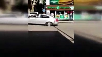 Tartıştığı erkek arkadaşına kafa attı