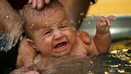 Russischer Priester nach rabiater Taufe für 1 Jahr suspendiert