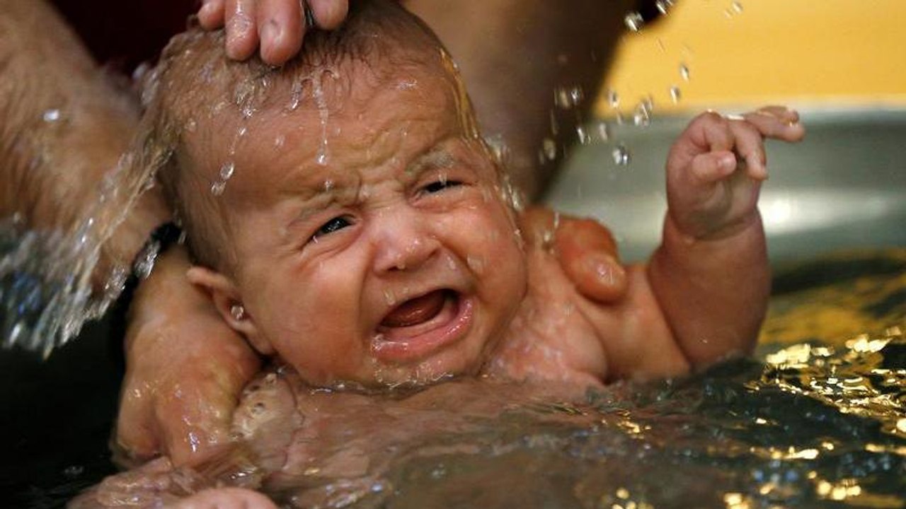 Russischer Priester nach rabiater Taufe für 1 Jahr suspendiert