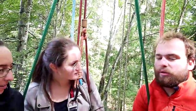 Déjeuner au resto branché dans les arbres à huit mètres de haut à Chaffois