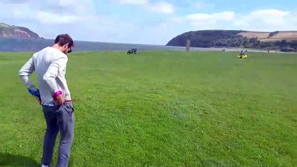 Acabó volando … ¡tirado por su cometa!