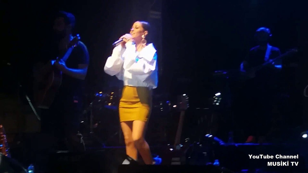 DERYA ULUĞ - Zalim (Yalın cover) (Konser/Canlı) @Sahilpark Antalya - HD