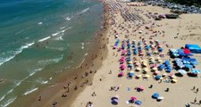 Anonslar da durdurmadı! Şile'de, yasakları dinlemeyen binlerce vatandaş plaja akın etti