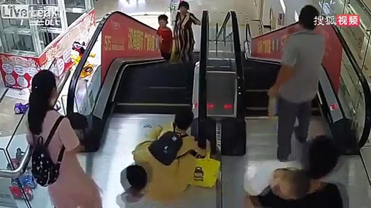 La main coincé dans l'escalator, cette fillette est sauvée en quelques heures !