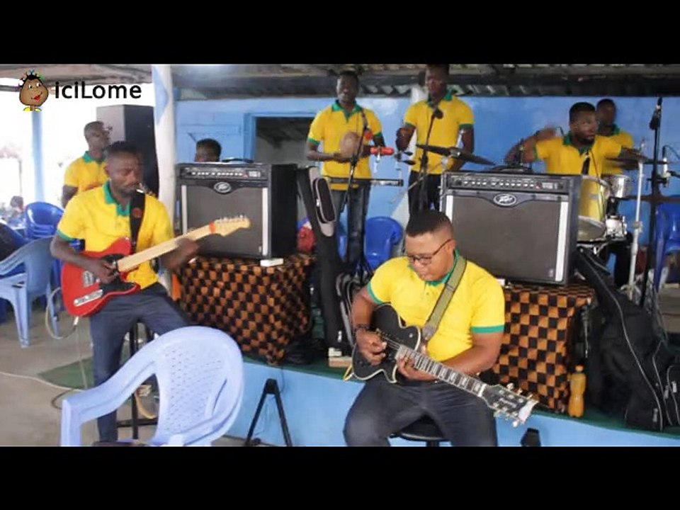 WEEK-END  SHOW A LOME AVEC ORCHESTRE DE GLOIRE A LA PLAGE ROYAL BEACH A AVEPOZO