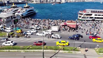 İstanbullular Eminönü İskelesi'ne Akın Etti, Yoğunluk Havadan Görüntülendi