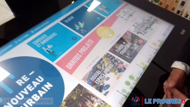 Table tactile à Saint-Chamond maison des projets