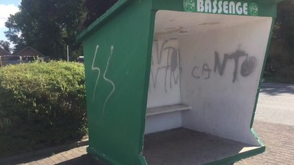 LIEGE - BASSENGE - Des abris bus tagués avec des symboles nazi