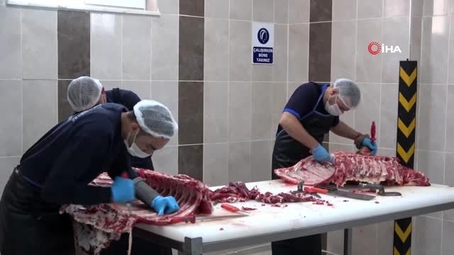 Mahkumlar hem meslek öğreniyor hem de üretime katkı sağlıyor