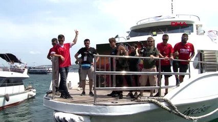 LİVERPOOL TARAFTARLARINDAN BOĞAZ TURU