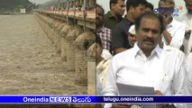 ప్రకాశం బ్యారేజ్ 70 గేట్లు ఎత్తివేత || 70 Gates in Prakasam Barrage Opened To Prevent Flooding