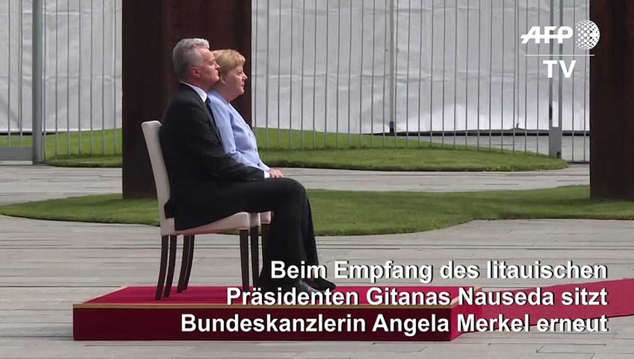 Merkel sitzt erneut