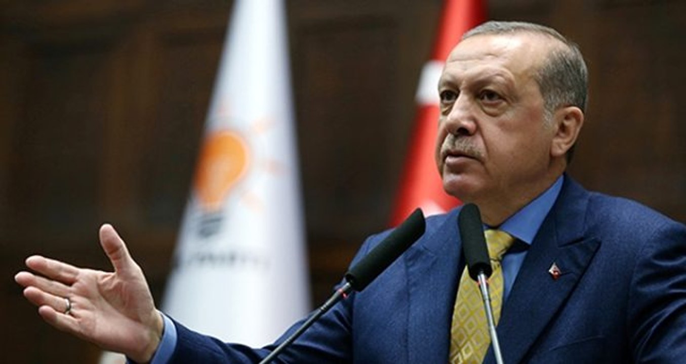 AK Parti'nin yayımladığı görselde Gül ile Davutoğlu'nun seçildiği tarihler yer almadı