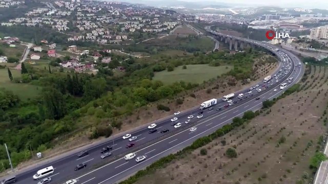Kurban Bayramı Dönüş Çilesi TEM'i kilitledi