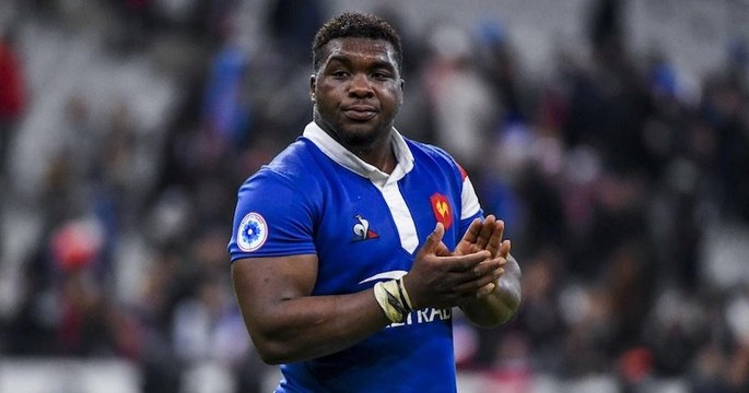 Le joueur du XV de France Demba Bamba, ainsi que plusieurs jeunes d'un quartier de Saint-Denis, ont permis l'évacuation d'un immeuble en feu