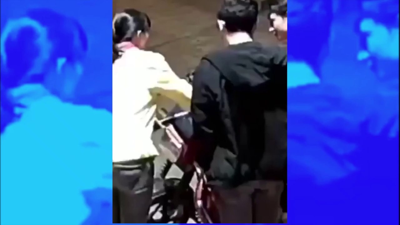 Ivres, ils provoquent une employée de la station d’essence avant de mettre le feu à leur propre moto