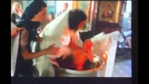 Russie : un enfant violenté par un prêtre orthodoxe lors d'un baptême