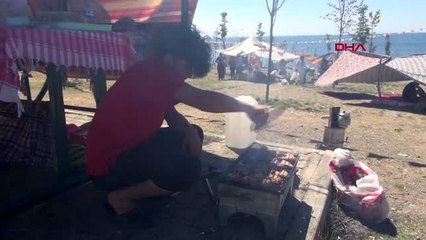 Van'ın mavi bayraklı Mollakasım Plajı'na turist ilgisi