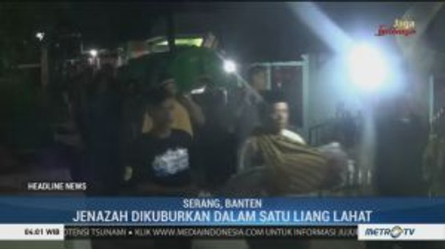 Jenazah Korban Pembunuhan Satu Keluarga di Serang Dimakamkan