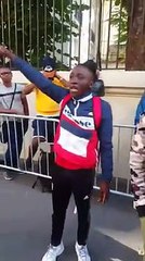 Des manifestants protestent devant l'ambassade Guinée en France