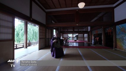 Un androide predica la sabiduría en un templo de Japón