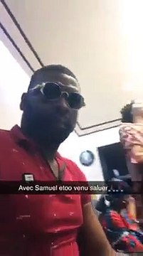 Samuel Etoo chez Arafat pour présenter ses condoléances à la famille