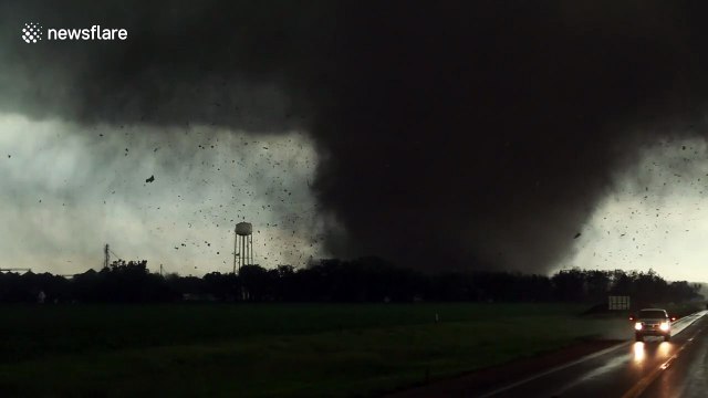 Huge tornado tears through small town in Nebraska