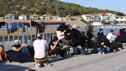 Kuşadası Körfezi'nde 22'si çocuk 49 kaçak göçmen yakalandı