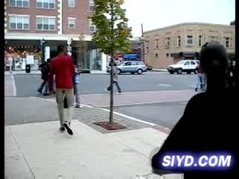 CHICKS FIGHTING OVER GUY