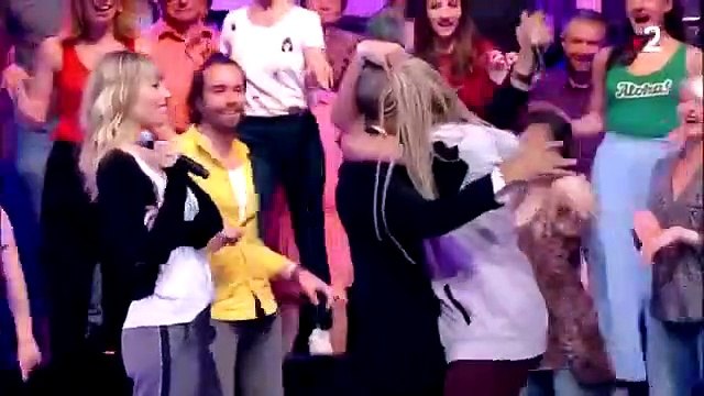 La femme de Nagui débarque par surprise sur le plateau de N’oubliez pas les paroles et le retrouve dans les bras d'une danseuse - VIDEO