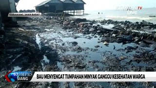 Bau Menyengat Tumpahan Minyak di Karawang Ganggu Kesehatan Warga