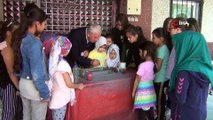 Emekli astsubay okulları gezerek minik öğrencilere ebru ve hat sanatını öğretiyor
