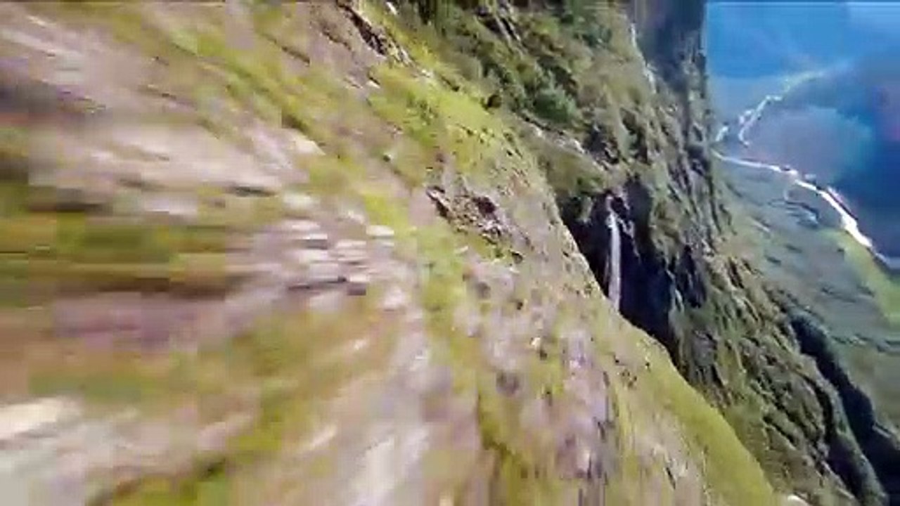 Vol à sensations fortes d'un Drone dans les montagnes de Norvège !