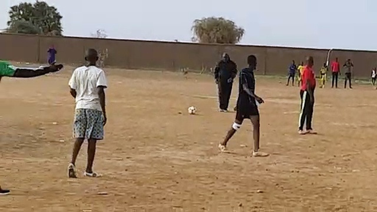 Quand Farba Ngom joue au foot
