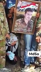 لحظة دفنه.. جدة أحد قتلى ميليشيا أسد تدعو على من أرسله للقتال شمالي حماة