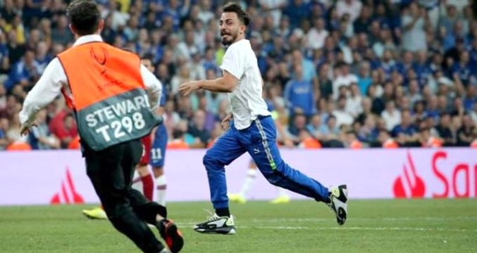 Maç oynanırken sahaya atlayan fenomen Ali Abdülselam Yılmaz'ın Instagram hesabı kapatıldı