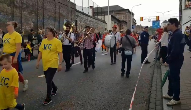 Début du cortège principal des Septennales à Huy