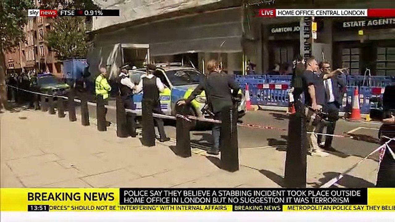 Londres: Un homme  grièvement blessé après avoir été poignardé devant le ministère de l'Intérieur dans des circonstances non précisées dans l'immédiat