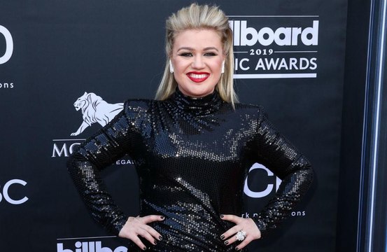 Kelly Clarkson doesn't want to 'suck' on show