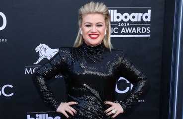 Kelly Clarkson doesn't want to 'suck' on show
