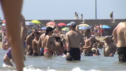 Playas abarrotadas en el día de la Virgen