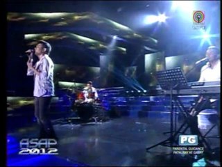 Gary V performs with sons Gab and Paolo
