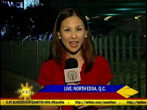 Shoppers throng malls a week before X’mas