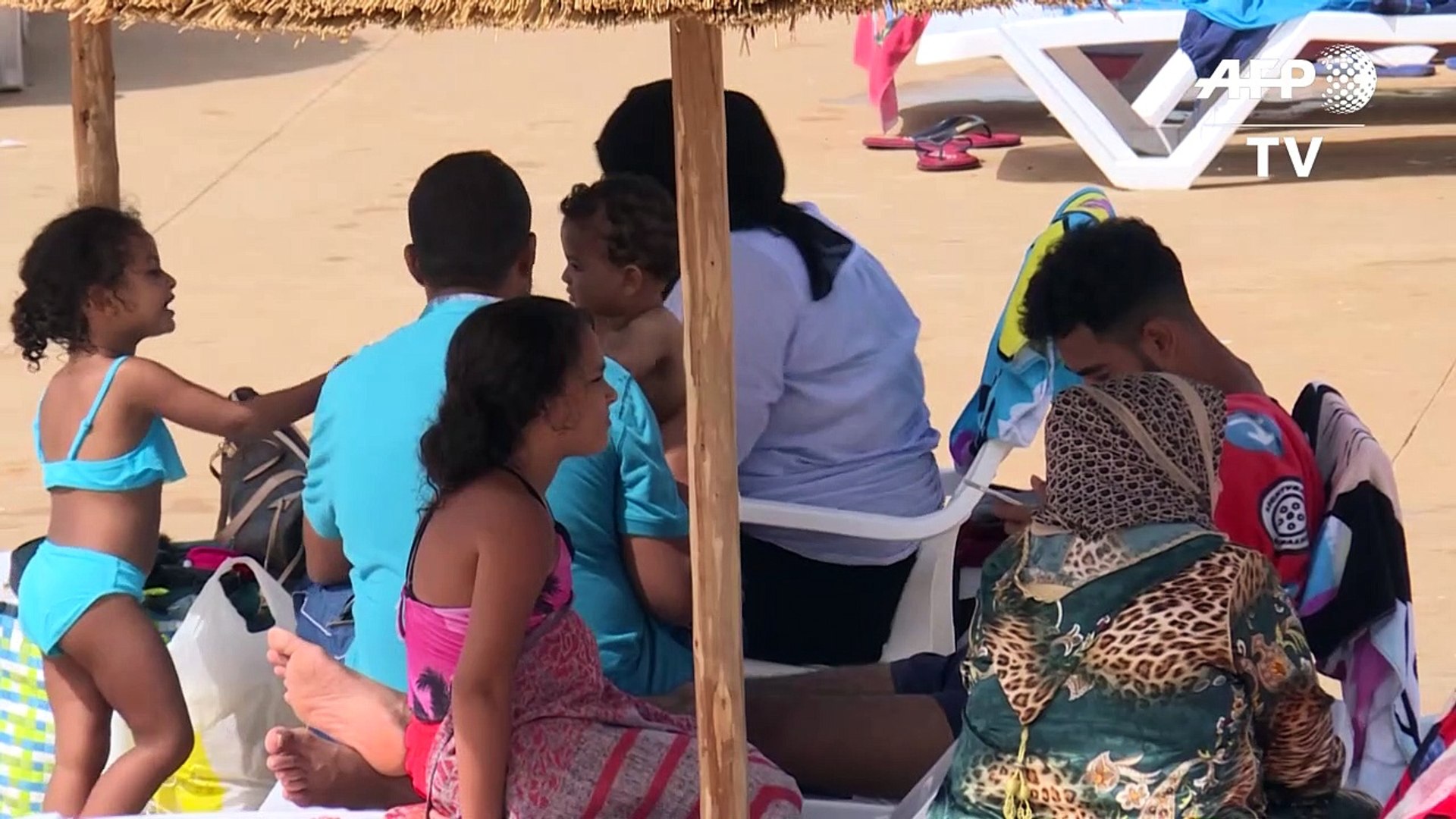 مسبح يقدم هامش حرية للنساء في المغرب حيث ملابس السباحة تتسبب بمضايقات -  Vidéo Dailymotion