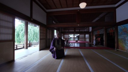 Un androide predica la sabiduría en un templo de Japón
