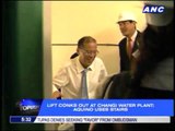 Lift conks out, PNoy uses stairs