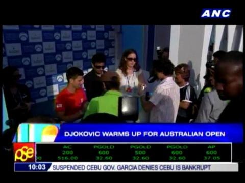 Djokovic warms up for Australian Open (1)