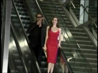 Report- Brad_BCCOMMA92499633-C7FB-48EF-B86F-39D2E16AABD7_ Angelina wed on Christmas Day