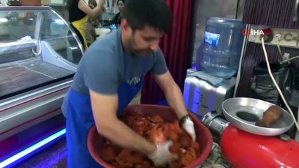 Sucuk İmalatına Kadın Eli Değdi