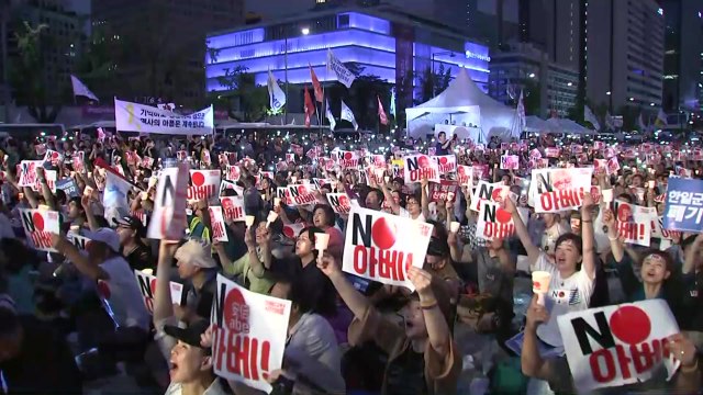 광화문 앞 3만 명이 밝힌 촛불... 반 아베 최고조 / YTN